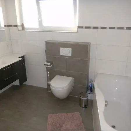 - Alte Rebschule * 贝恩卡斯特尔-屈斯